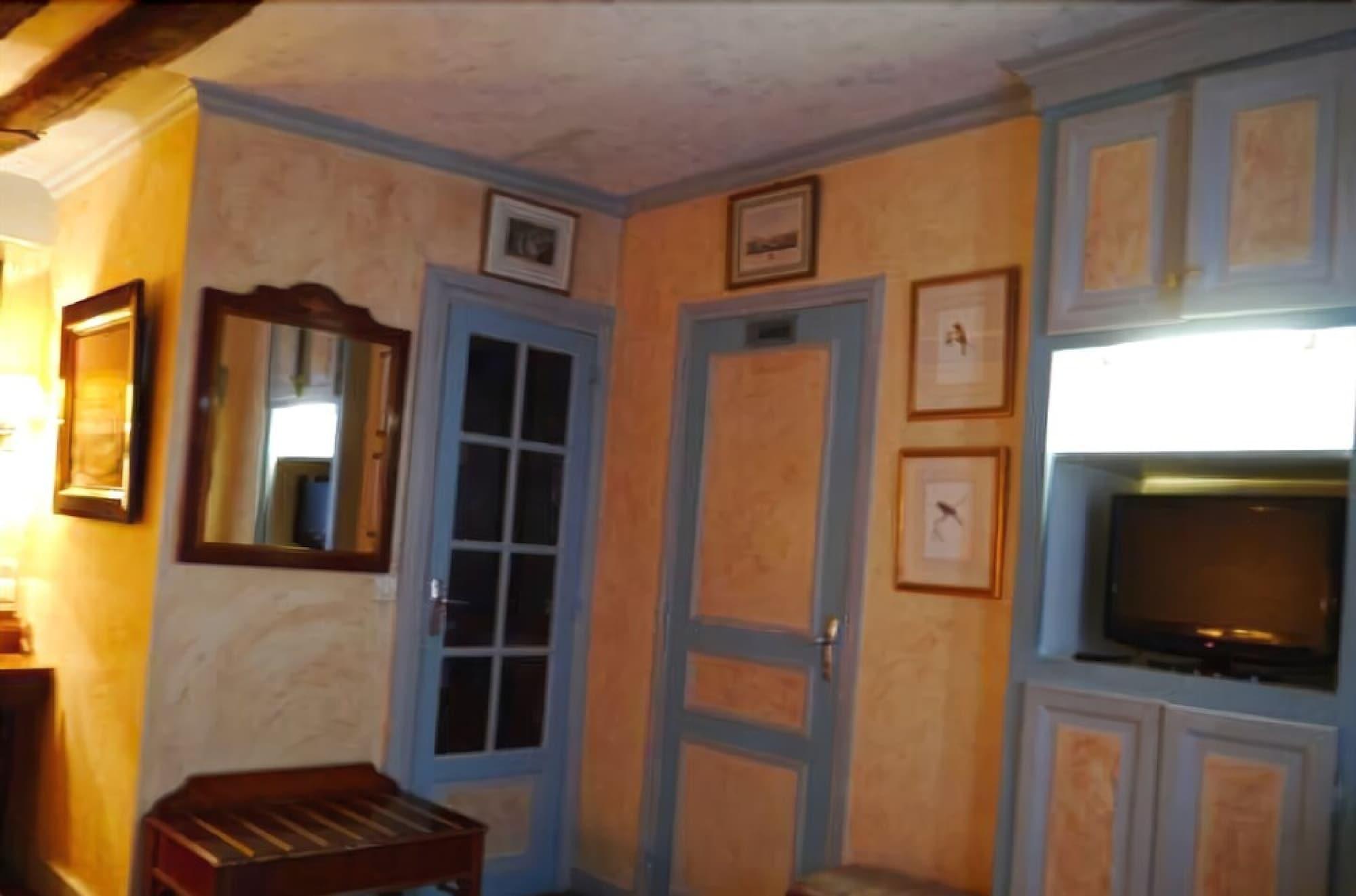 Hotel Les Degres De Notre Dame Paris Exterior photo
