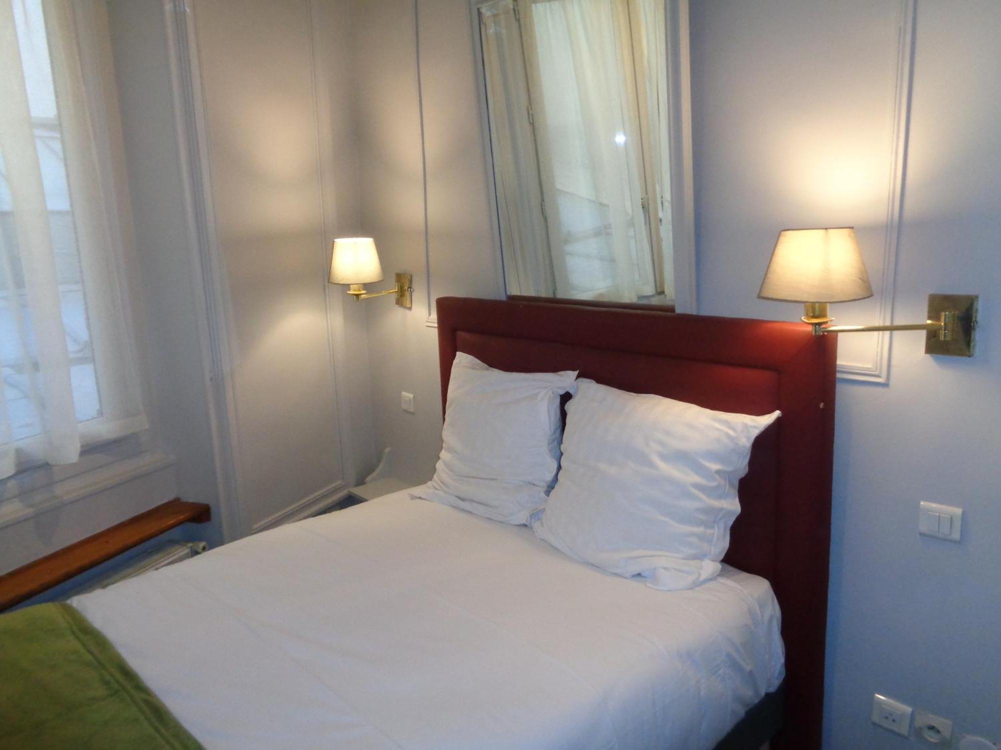 Hotel Les Degres De Notre Dame Paris Exterior photo
