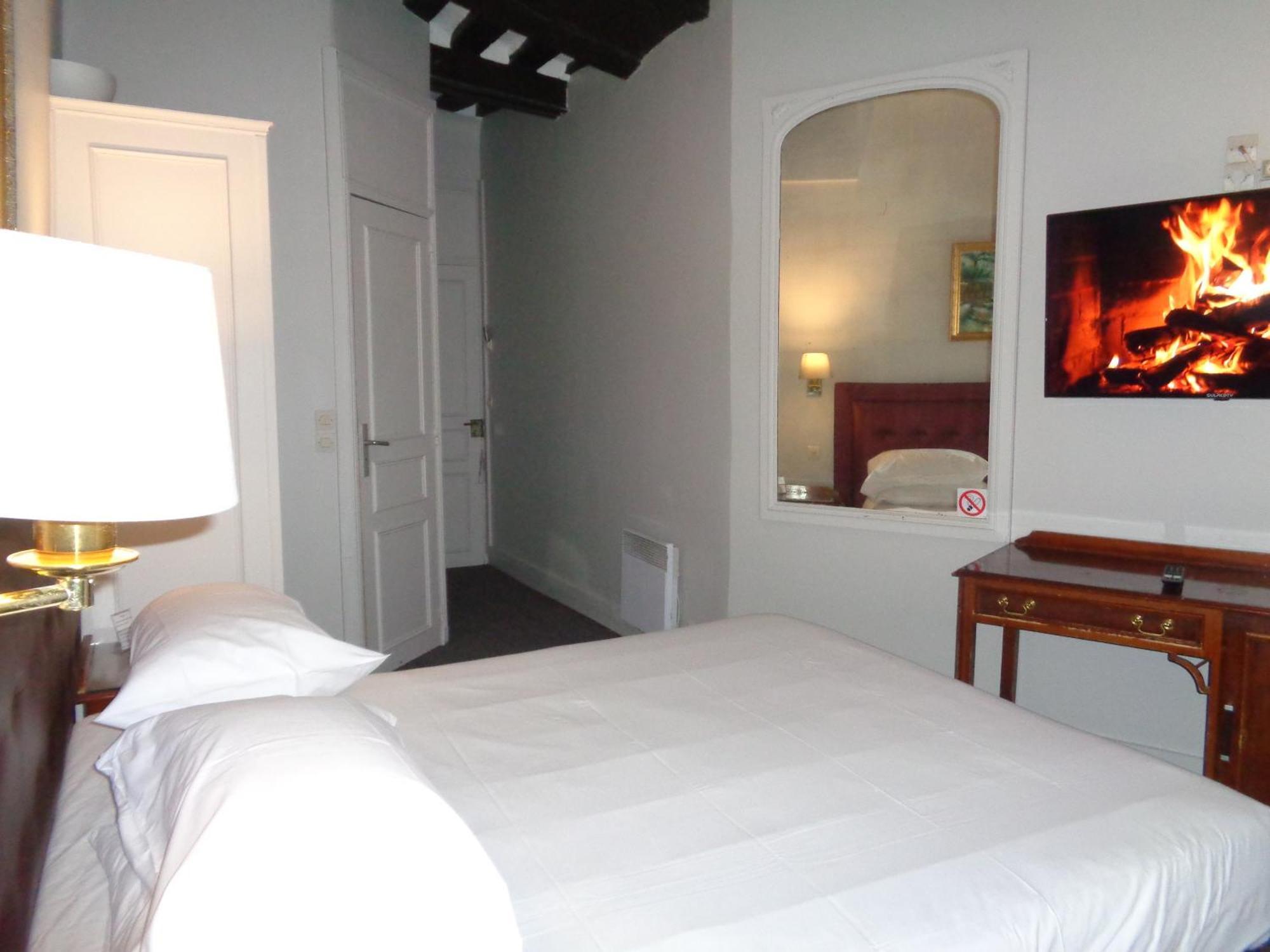 Hotel Les Degres De Notre Dame Paris Exterior photo