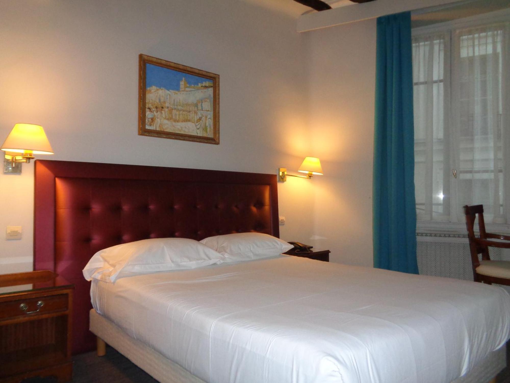 Hotel Les Degres De Notre Dame Paris Exterior photo